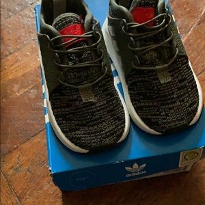 Adidas originals size 5k color green